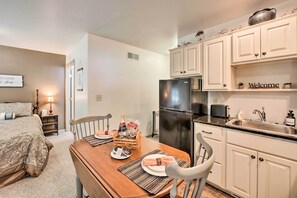 Apartment (0 Bedroom) | Interior