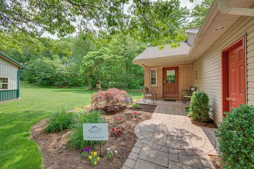 Cozy 'garden Room' in Welsh Mountain Suites!