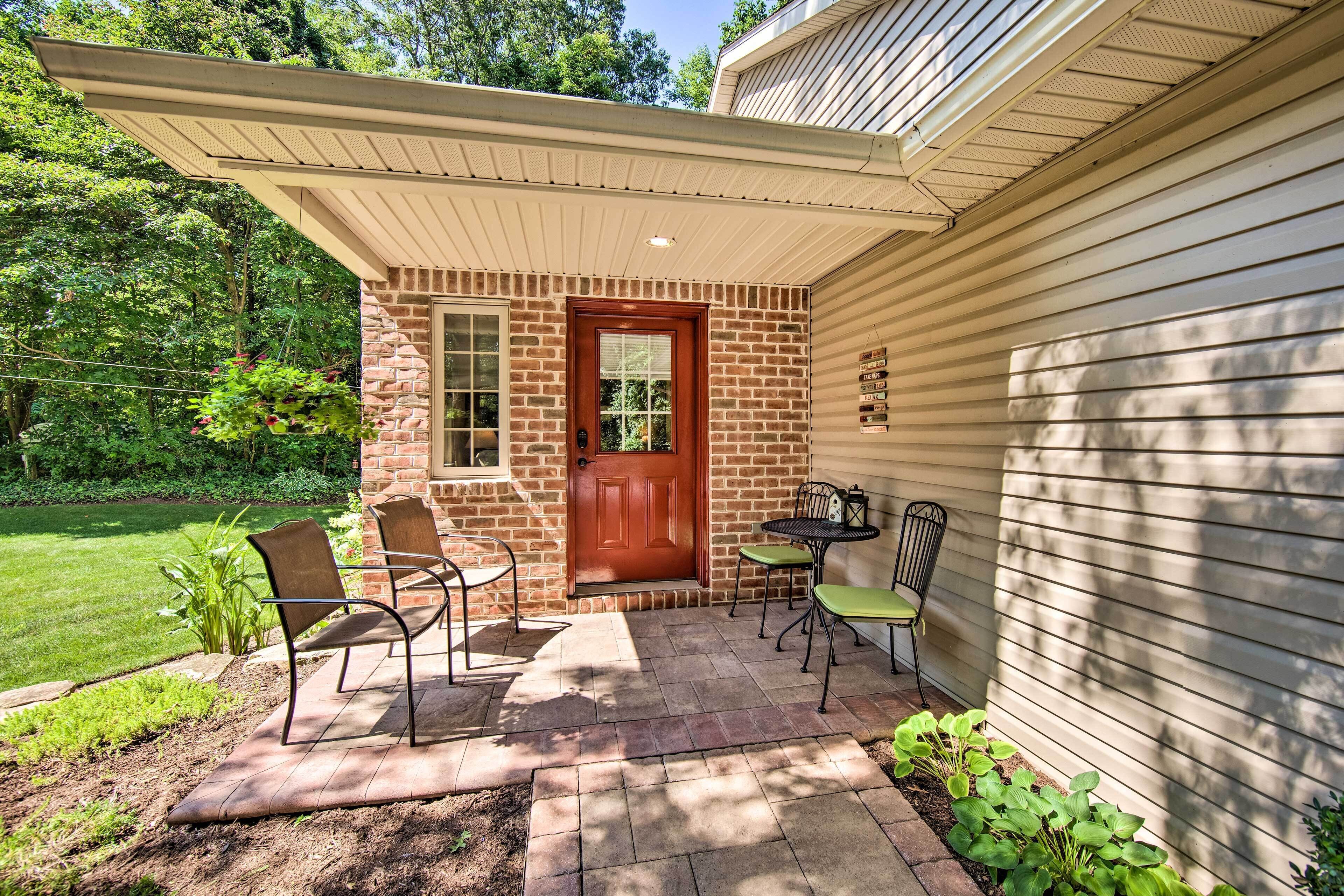 Cozy 'garden Room' in Welsh Mountain Suites!