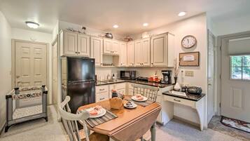 Apartment (0 Bedroom) | Interior