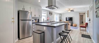 Cozy Ashton Abode w/ Yard - Near Park & Pool!