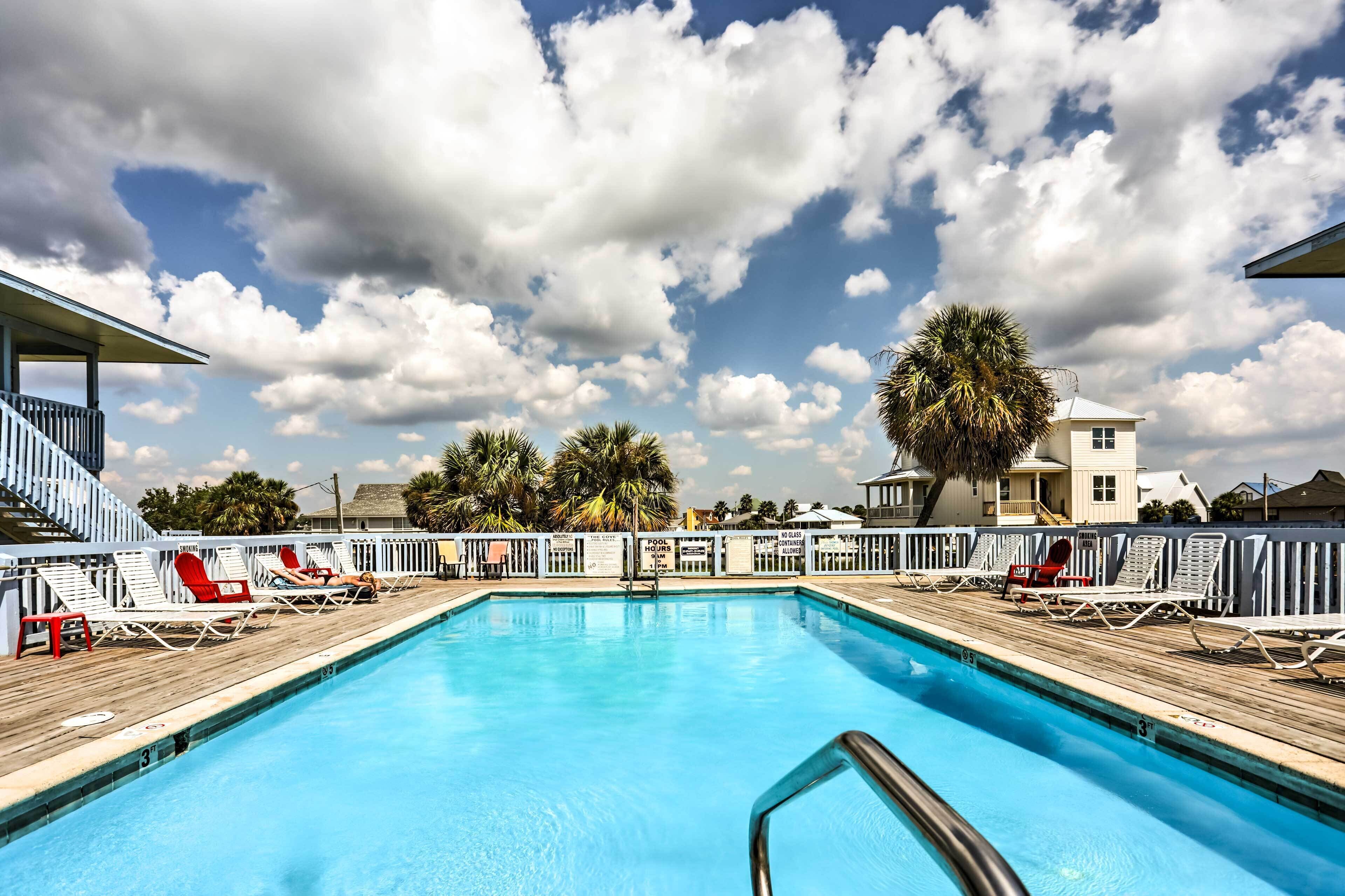 Cozy Gulf Shores Condo - Just Steps to the Beach!