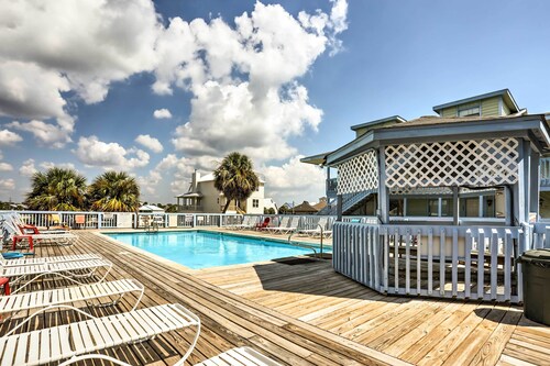 Gulf Shores Condo w/ Pool Access: Steps to Beach!