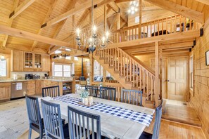 Interior - 1 Mi to Slopes! Family-friendly Massanutten Cabin (McGaheysville)
