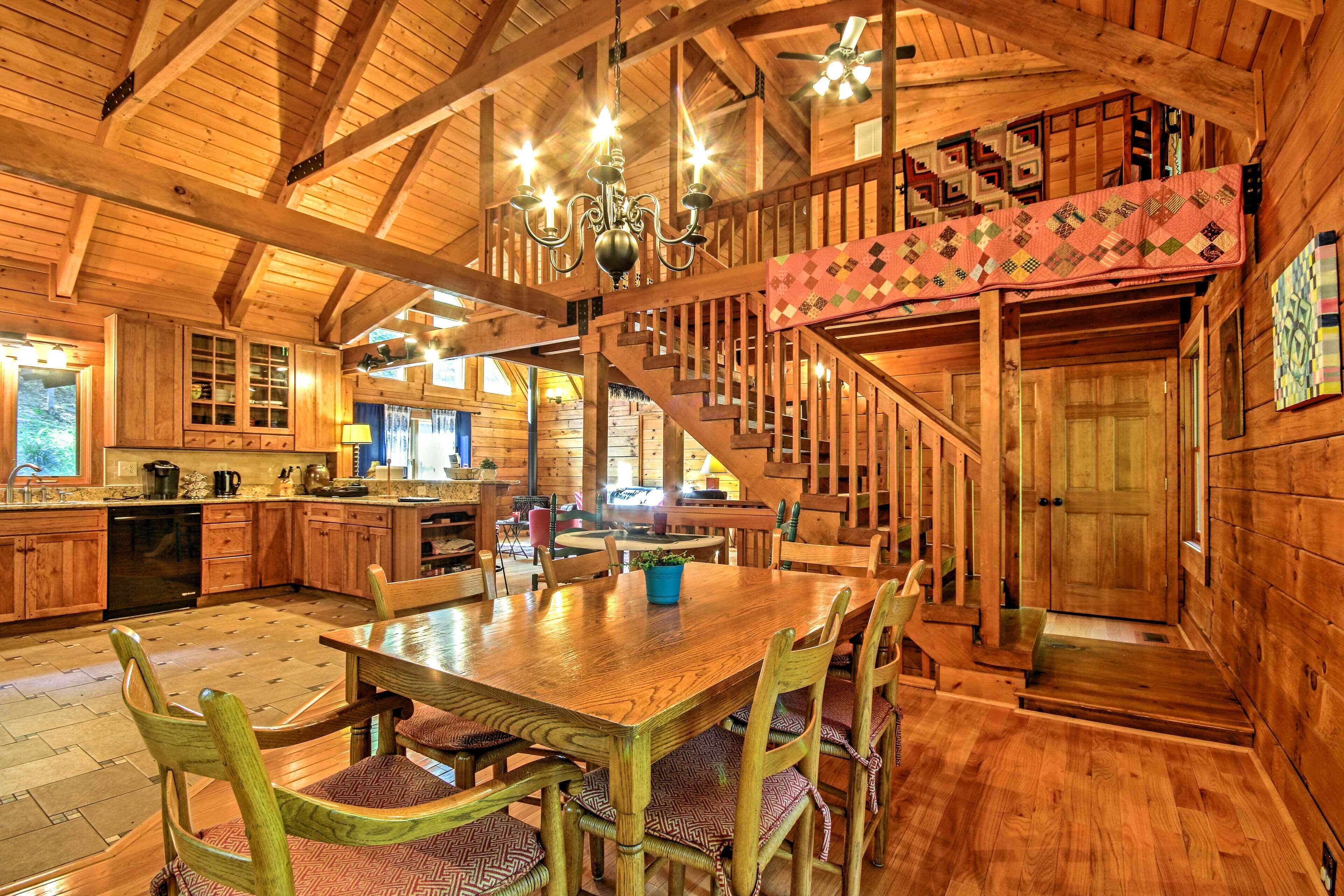 Cozy 'owl Lodge' Cabin - Relax or Get Adventurous!