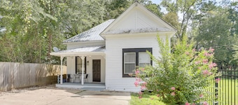 Cozy Livingston House w/ Fenced Yard + Patio!