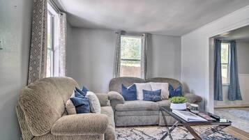 House (2 Bedrooms) | Interior