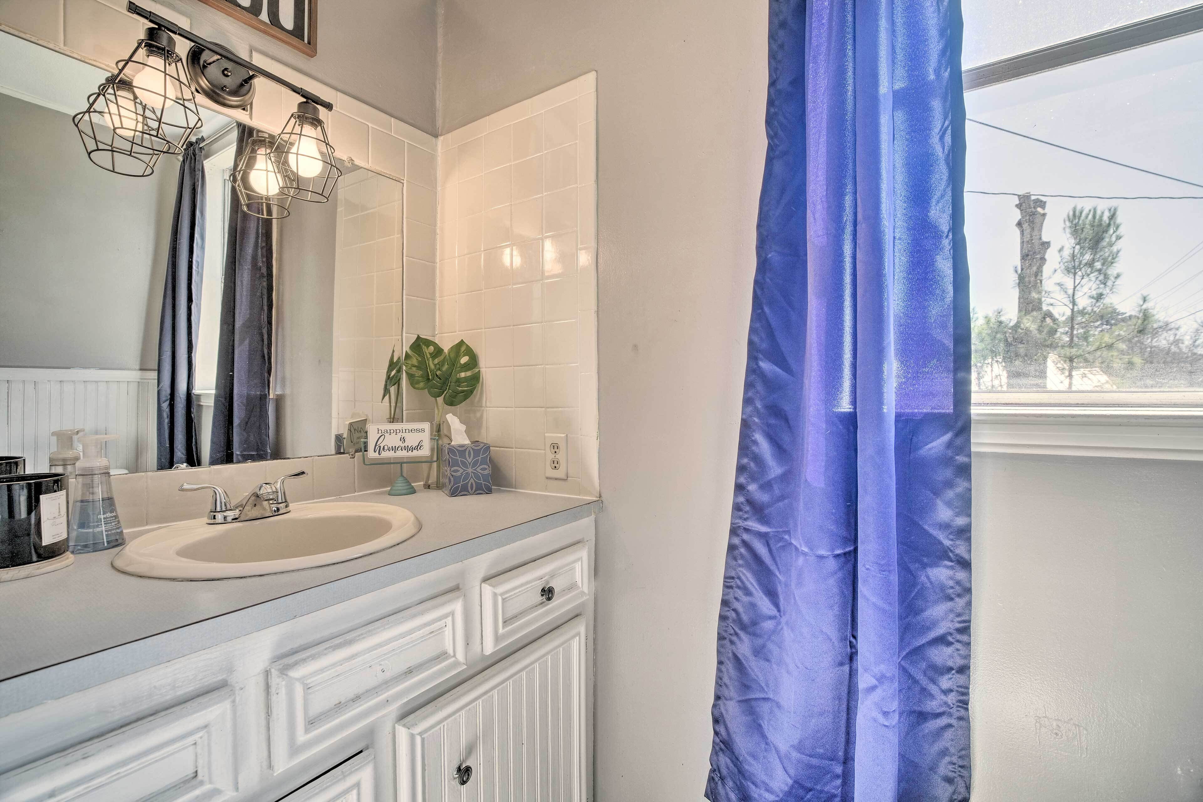 Cozy Livingston House w/ Fenced Yard + Patio!