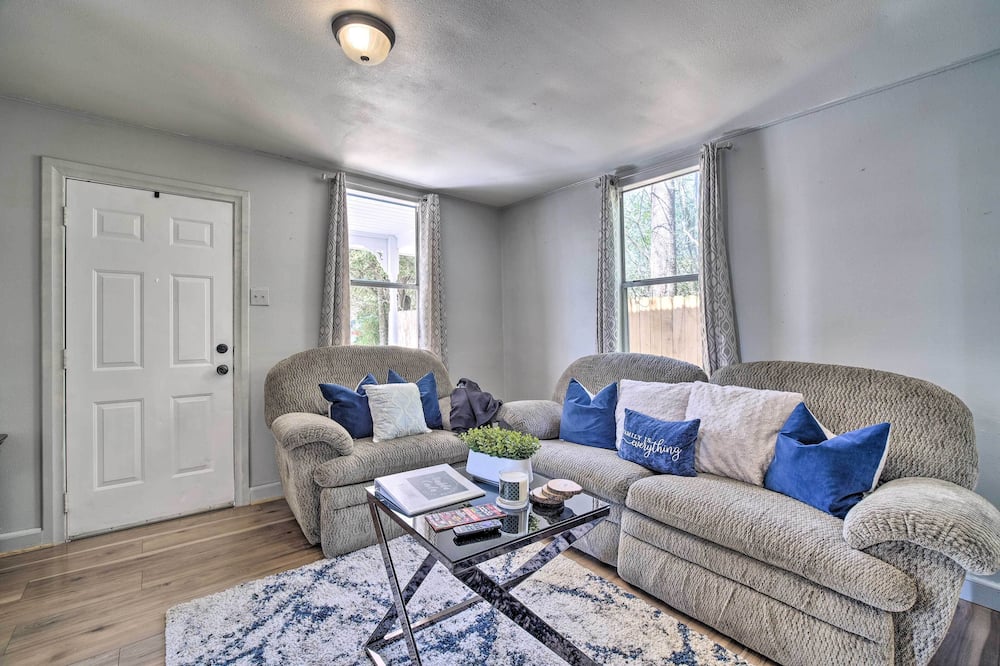 Cozy Livingston House w/ Fenced Yard + Patio! - Goodrich, TX