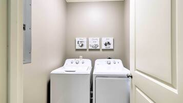 Apartment (2 Bedrooms) | Bahagian dalam