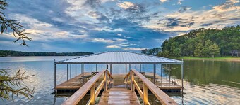 'cypress Point' Spacious Home: Pier & Boat Launch!