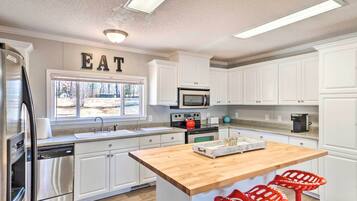 House (4 Bedrooms) | Interior