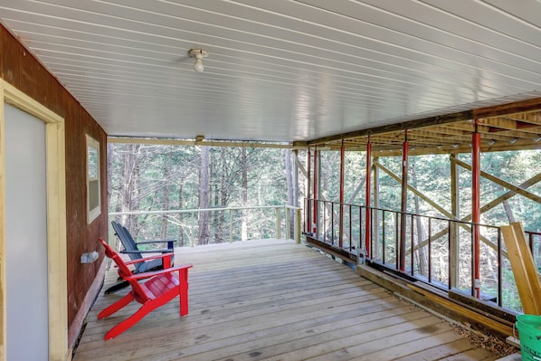 House (1 Bedroom) | Interior - Crofton Cabin w/ Tiki Hut & Water Views! (Crofton)