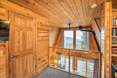 Crofton Cabin w/ Tiki Hut & Water Views!
