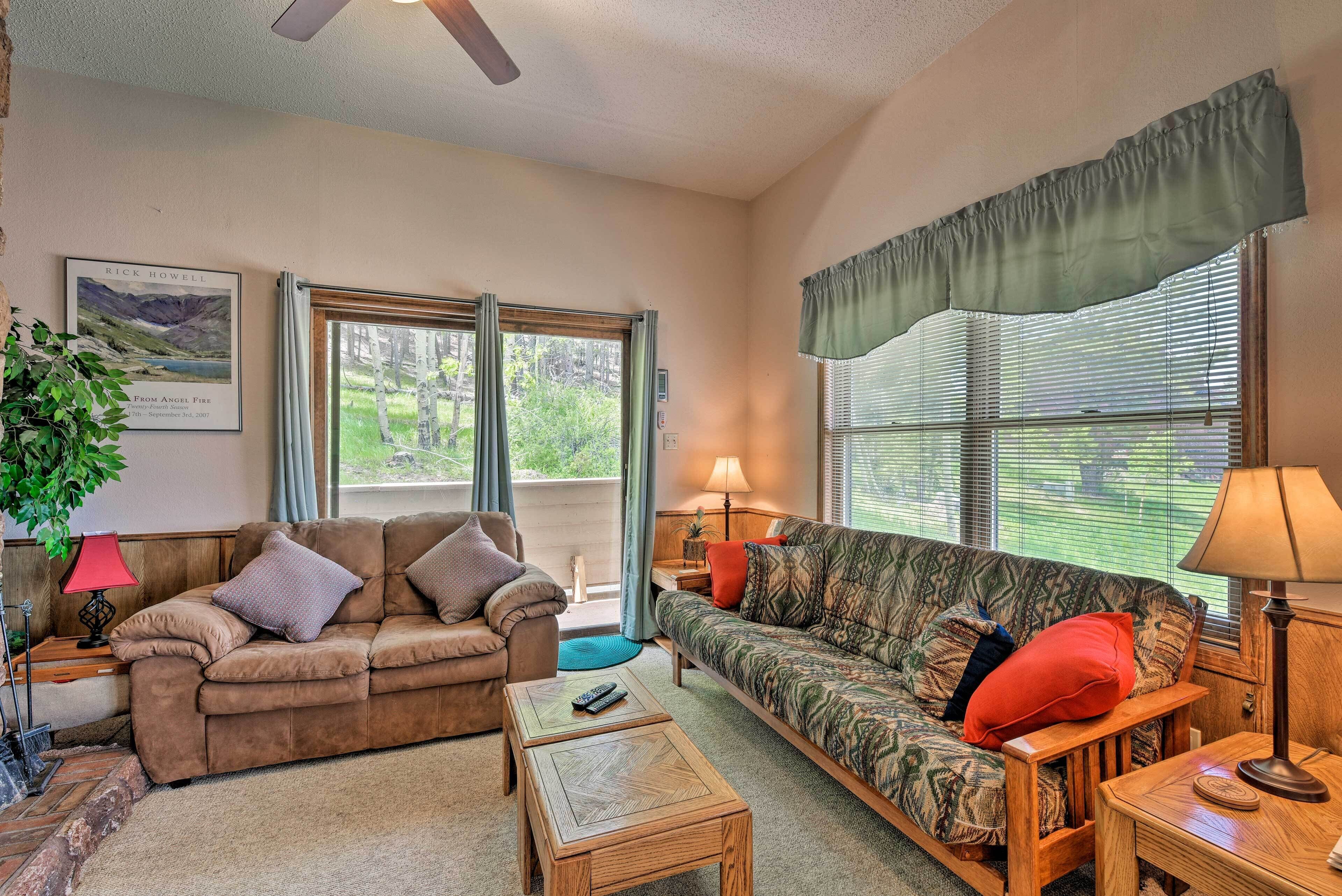 Cozy, Rustic Condo Next To Angel Fire Resort!