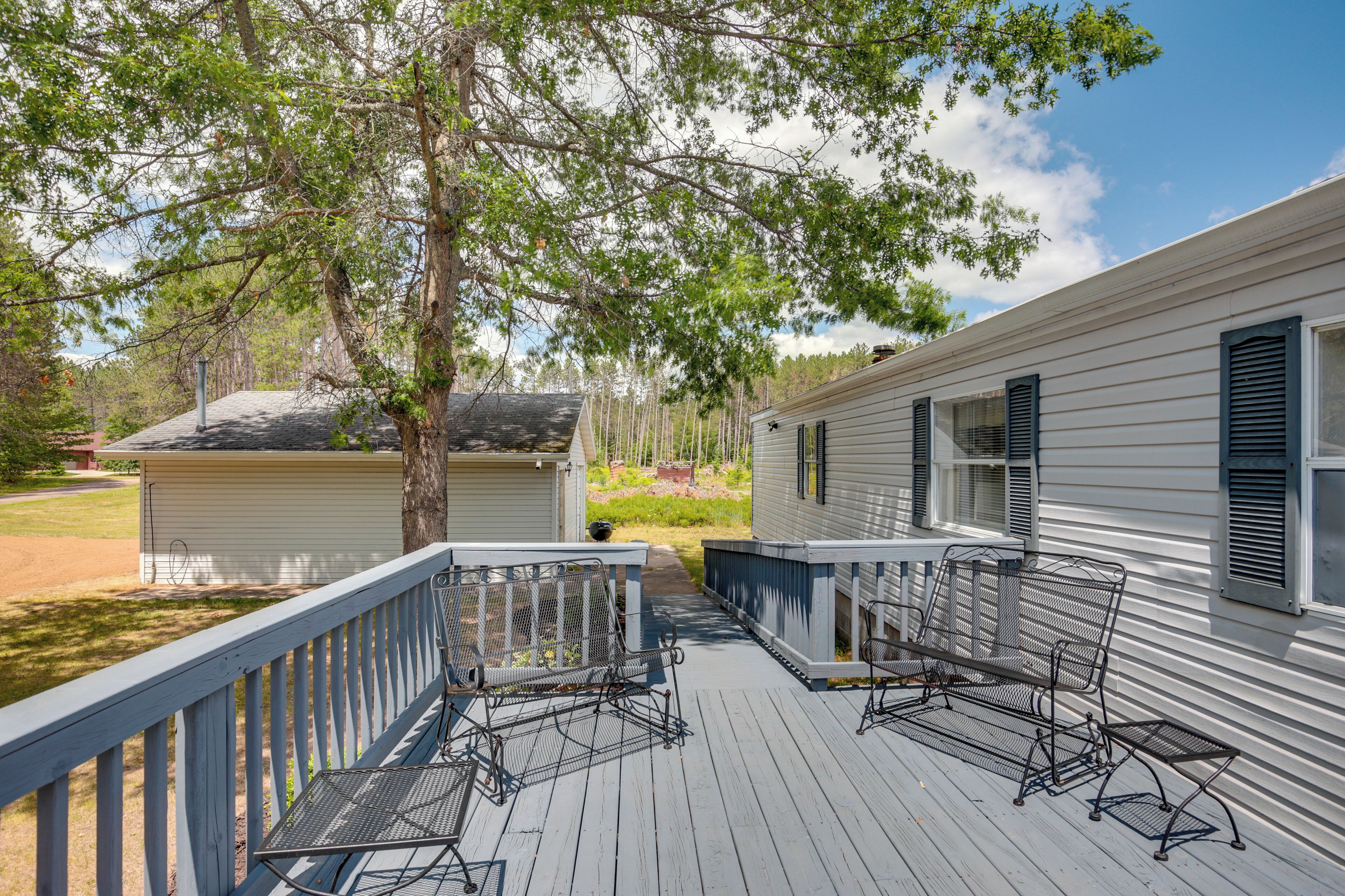 Cozy Wisconsin Getaway w/ Deck & Fire Pit!