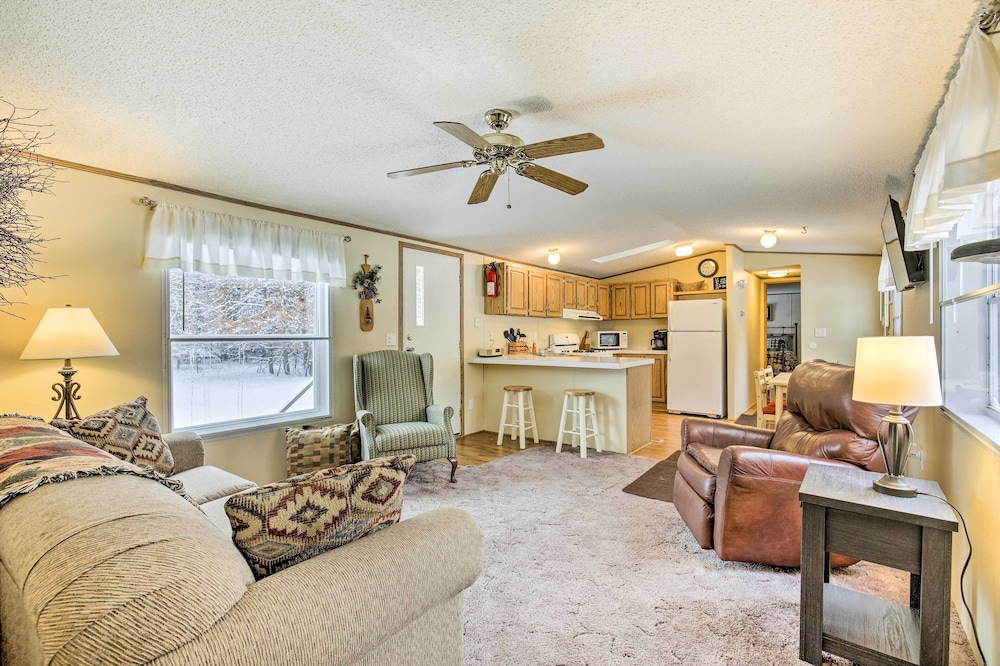 Cozy Wisconsin Getaway w/ Deck & Fire Pit!