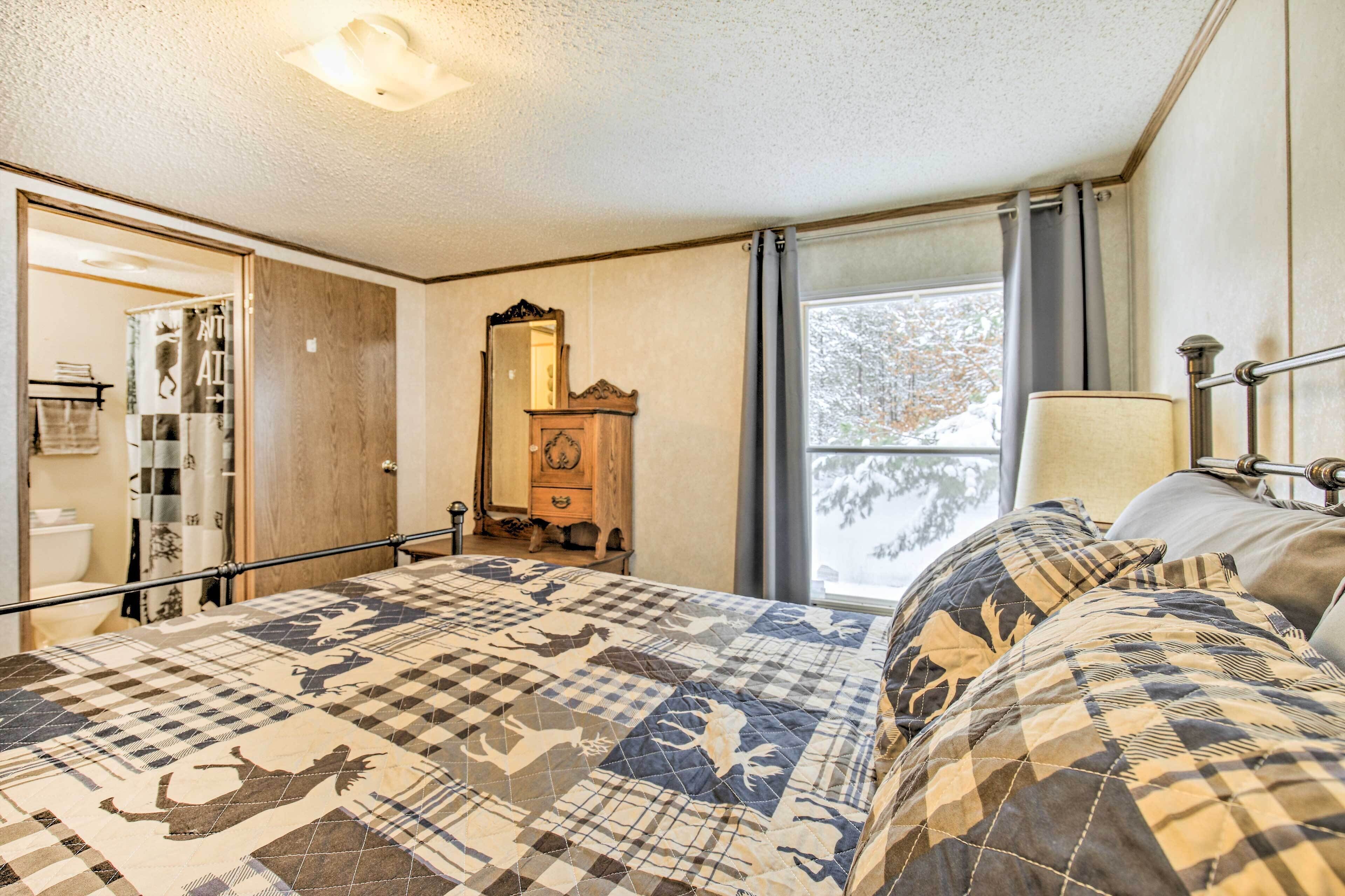 Cozy Wisconsin Getaway w/ Deck & Fire Pit!