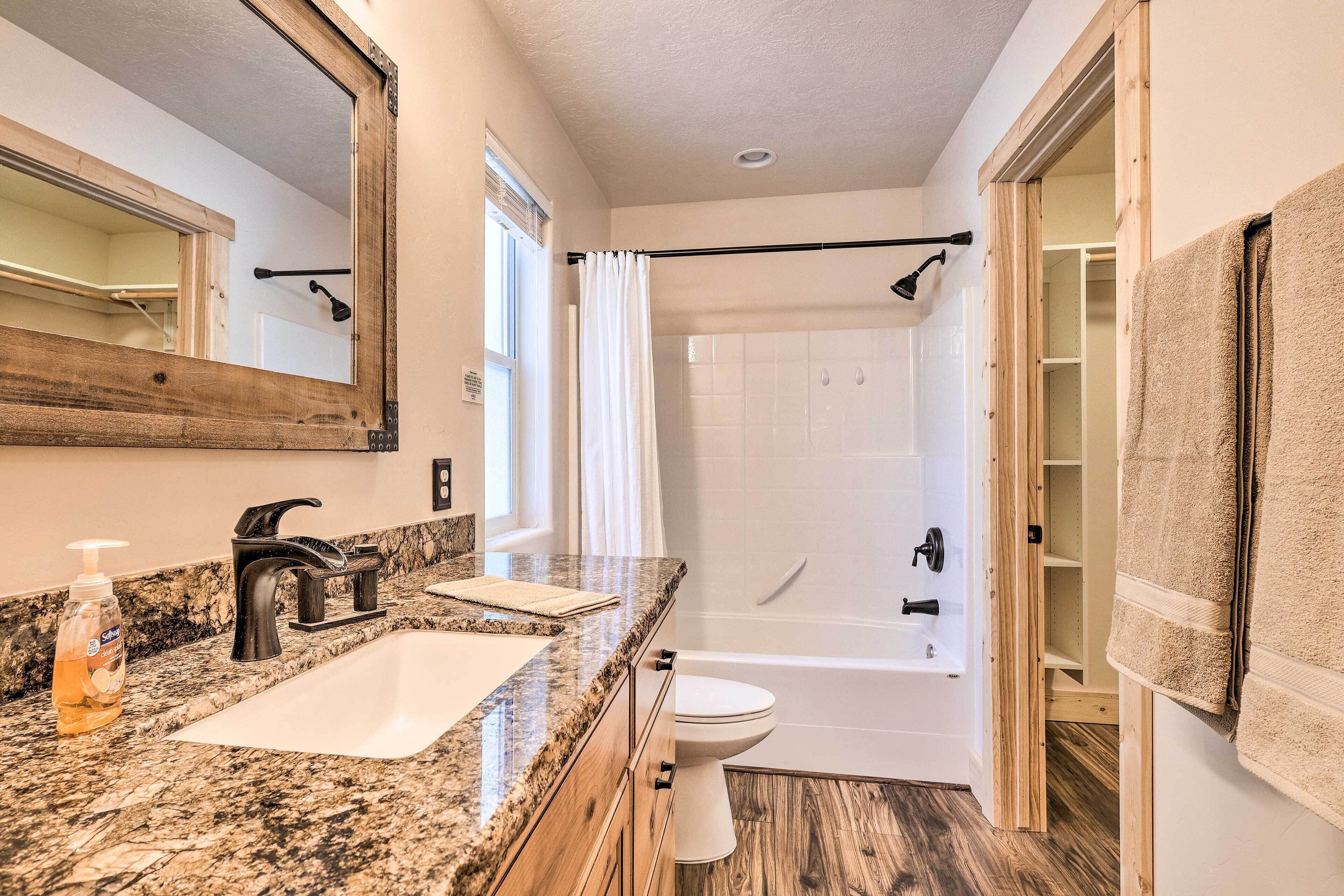 Duck Creek Village Cabin w/ Fire Pit & Grill!