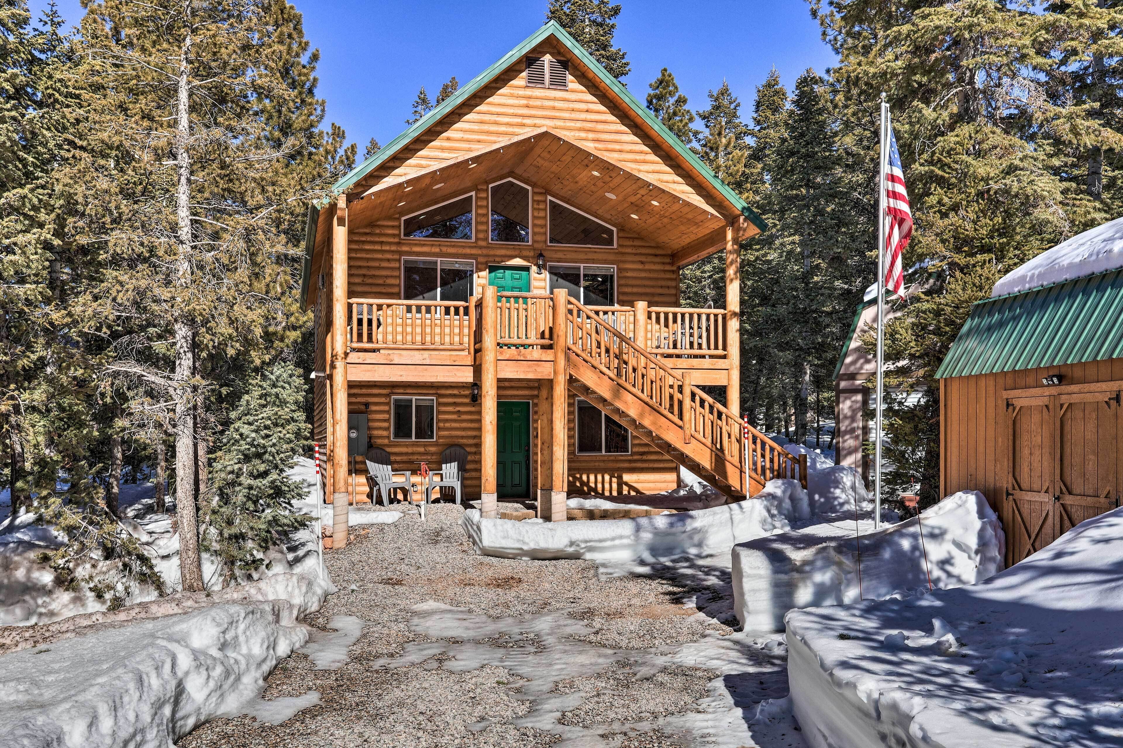 Duck Creek Village Cabin w/ Fire Pit & Grill!