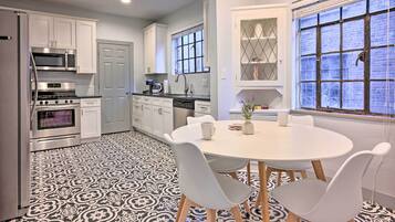 Coffee/tea maker, paper towels