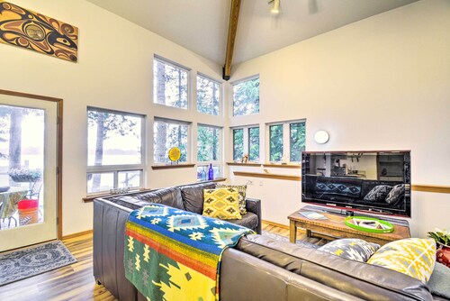 Dreamy Waterfront Studio w/ Hood Canal Views