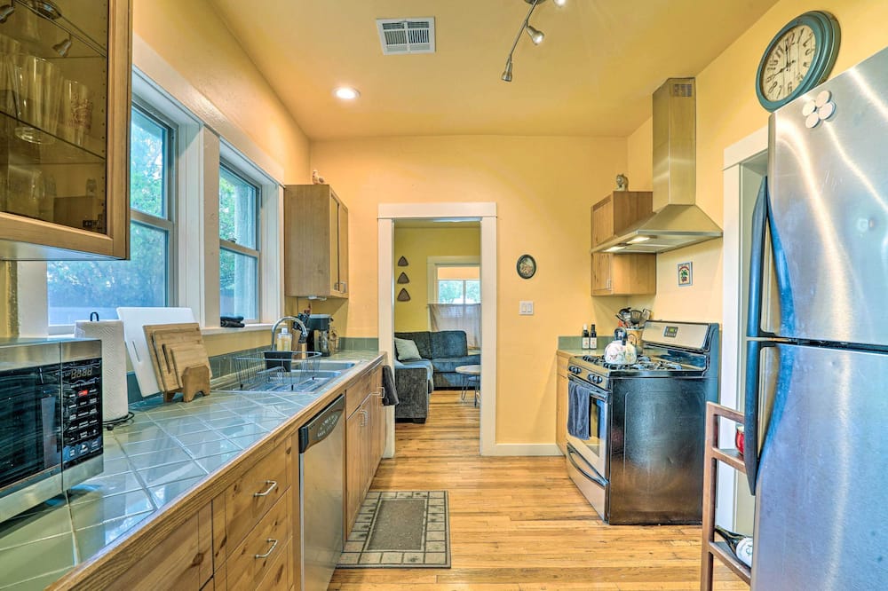 Cozy Las Cruces Gem: Fire Pit, Patio & Views! - Tortugas, NM
