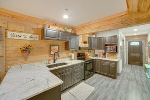 House (3 Bedrooms) | Interior