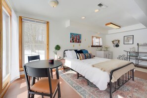 Apartment (0 Bedroom) | Interior