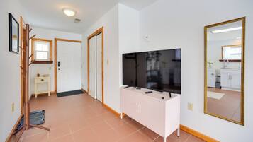 Apartment (0 Bedroom) | Interior