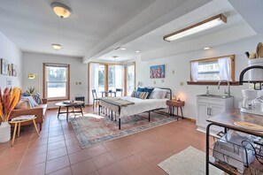 Apartment (0 Bedroom) | Interior