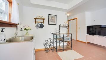 Apartment (0 Bedroom) | Interior