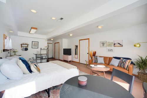 Cozy Studio on Secluded 55 Acres w/ Fire Pit!