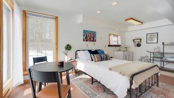 Apartment (0 Bedroom) | Interior