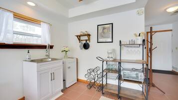 Apartment (0 Bedroom) | Interior