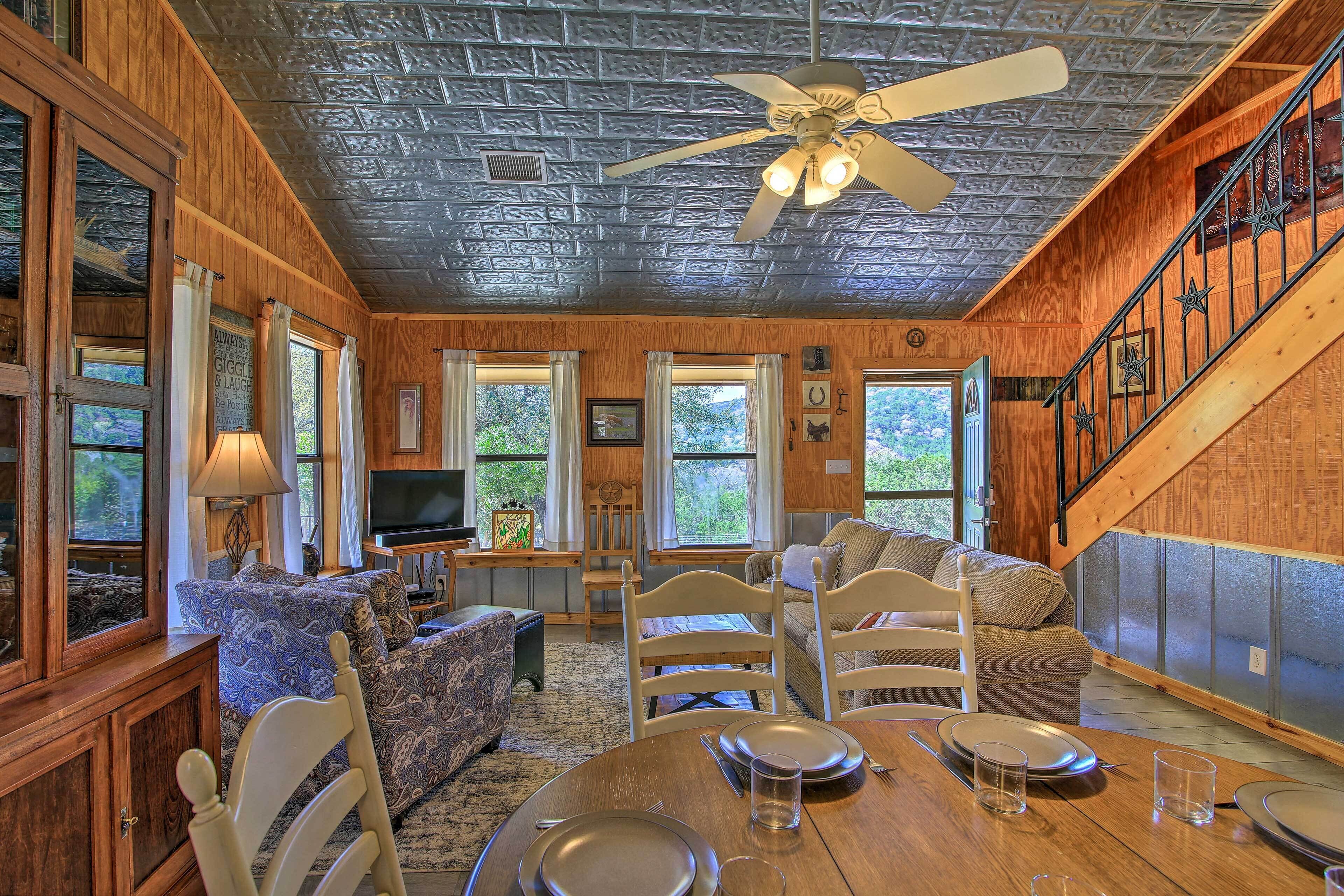 Cozy Medina Cottages w/ Patio & Mountain Views!
