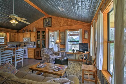 Cozy Medina Cottages w/ Patio & Mountain Views!