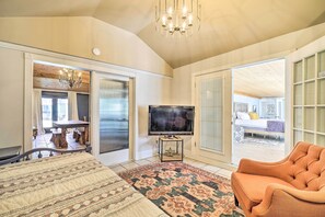 Interior - Eclectic 'osage Cottage' in Historic District (Eureka Springs)