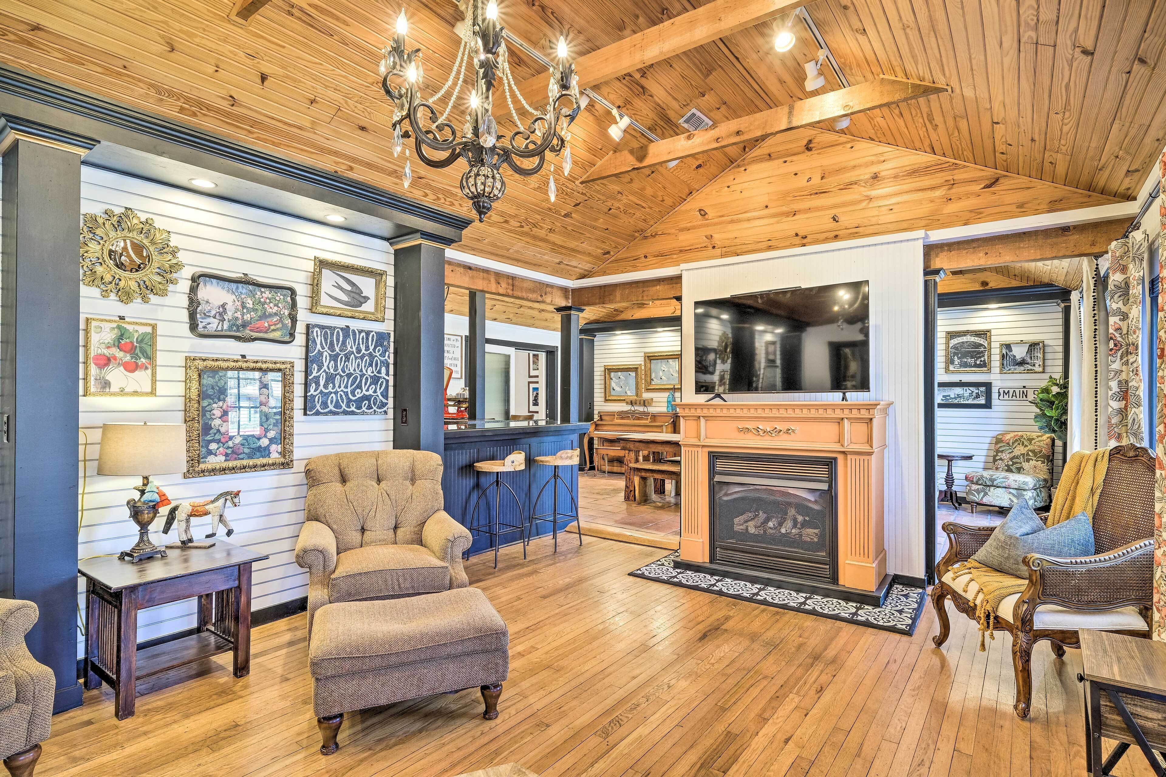 Eclectic 'osage Cottage' in Historic District