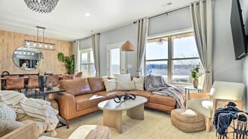 Apartment (3 Bedrooms) | Front of property