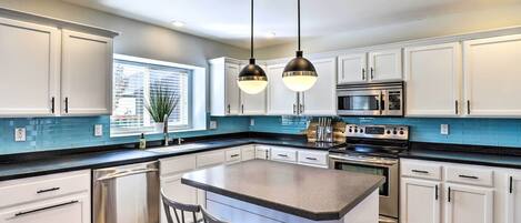 House (5 Bedrooms) | Interior