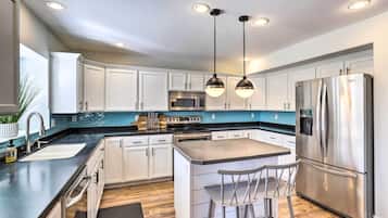 House (5 Bedrooms) | Interior