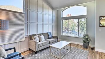 House (5 Bedrooms) | Interior