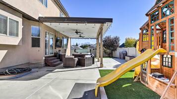 House (5 Bedrooms) | Interior