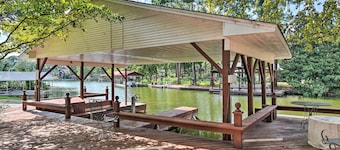 Lakefront Home w/ Private Dock in Hot Springs!
