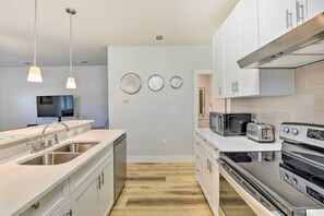 Interior - Walk to Tcu: Fort Worth Retreat w/ Balcony! (Fort Worth)