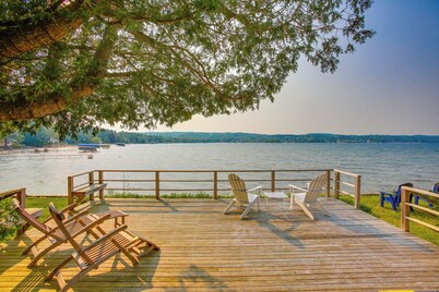 2 Living Areas, Tennis! Waterfront Suttons Bay Gem