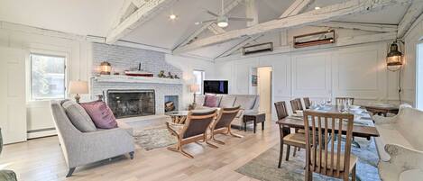 House (4 Bedrooms) | Front of property