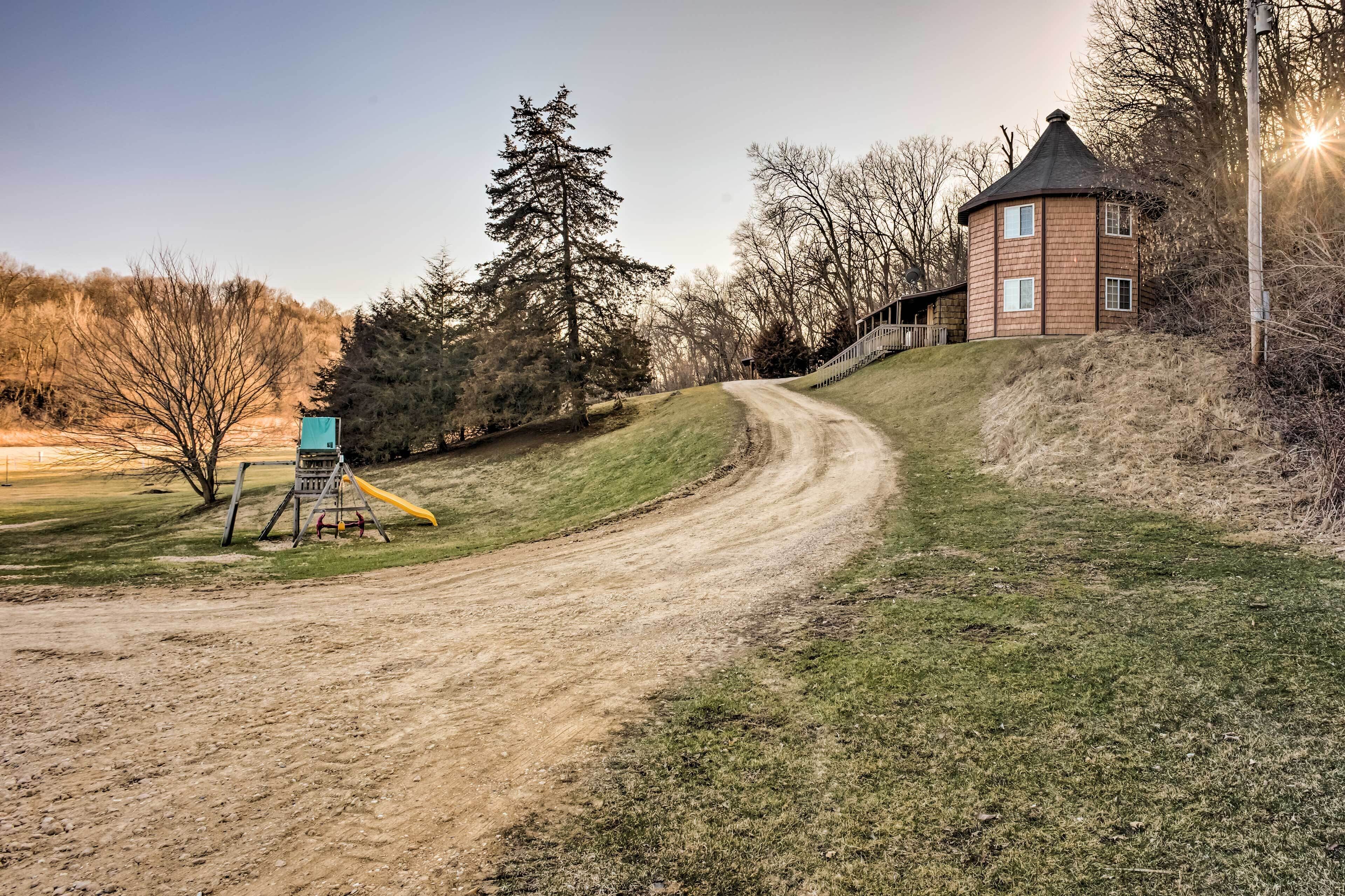 Rustic Iowa Cabin: 10 Mi to Maquoketa Caves