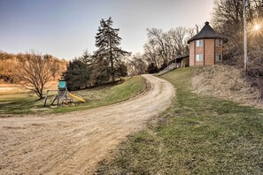 House (4 Bedrooms) | Interior - Rustic Iowa Cabin: 10 Mi to Maquoketa Caves (Bellevue)